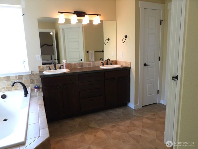 13328 80th Avenue E, Puyallup, WA 98373