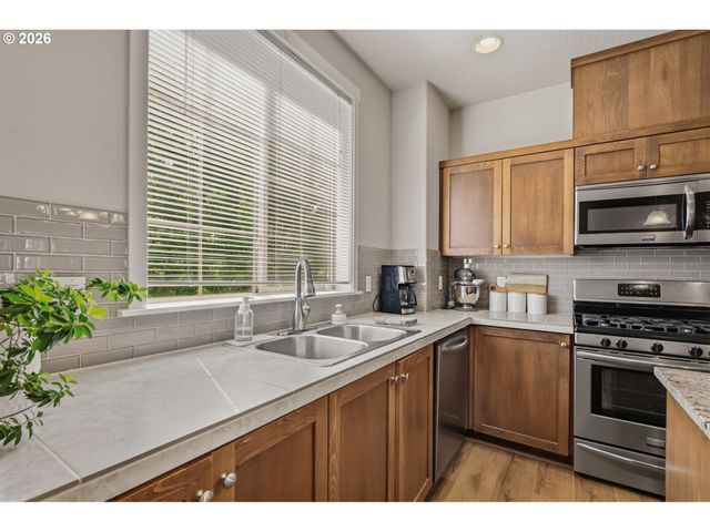 28526 Sw PARIS Ave, Wilsonville, OR 97070