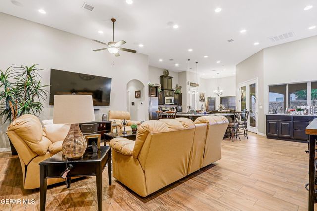 14704 LONG SHADOW Avenue, El Paso, TX 79938