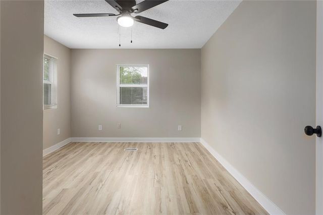 1400 E Hayward Avenue, Independence, MO 64050