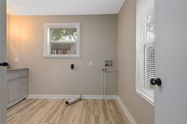 1400 E Hayward Avenue, Independence, MO 64050