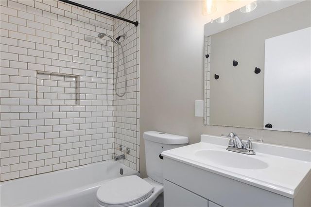 1400 E Hayward Avenue, Independence, MO 64050