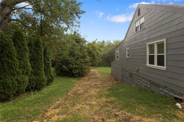 1400 E Hayward Avenue, Independence, MO 64050