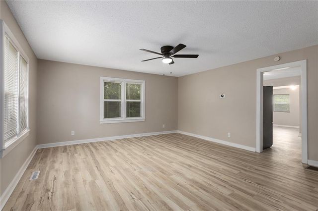 1400 E Hayward Avenue, Independence, MO 64050