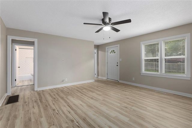 1400 E Hayward Avenue, Independence, MO 64050