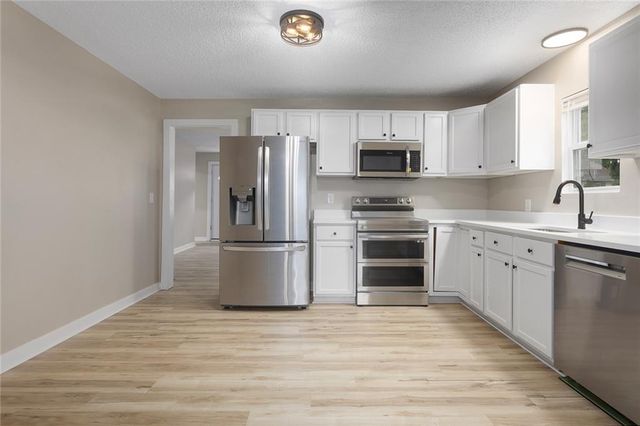 1400 E Hayward Avenue, Independence, MO 64050