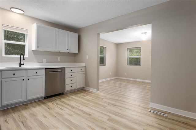 1400 E Hayward Avenue, Independence, MO 64050