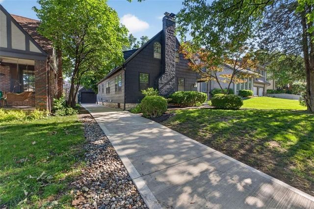 2112 W 48th Terrace, Westwood Hills, KS 66205
