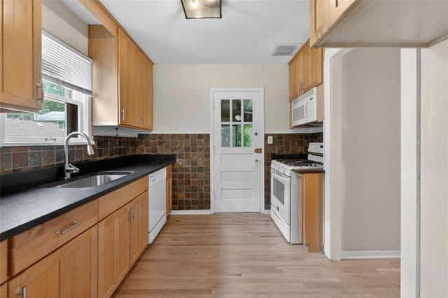 2112 W 48th Terrace, Westwood Hills, KS 66205