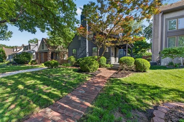 2112 W 48th Terrace, Westwood Hills, KS 66205