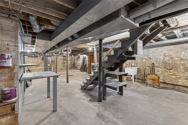 2112 W 48th Terrace, Westwood Hills, KS 66205