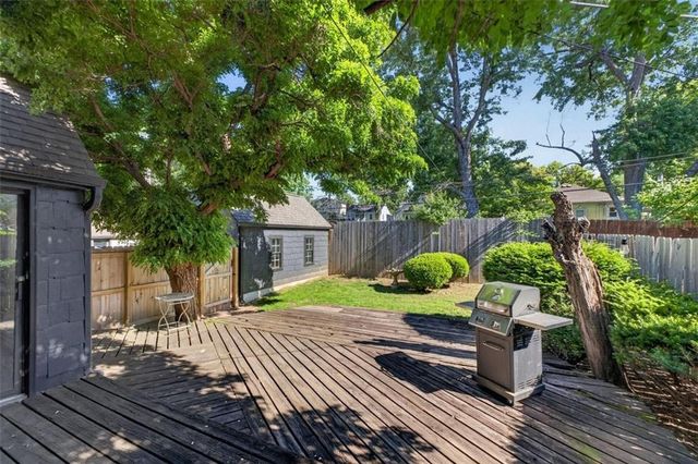 2112 W 48th Terrace, Westwood Hills, KS 66205