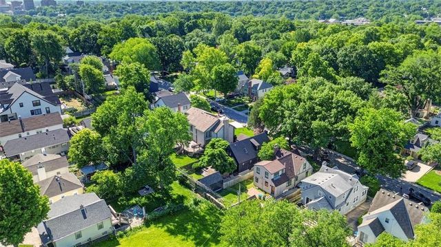 2112 W 48th Terrace, Westwood Hills, KS 66205