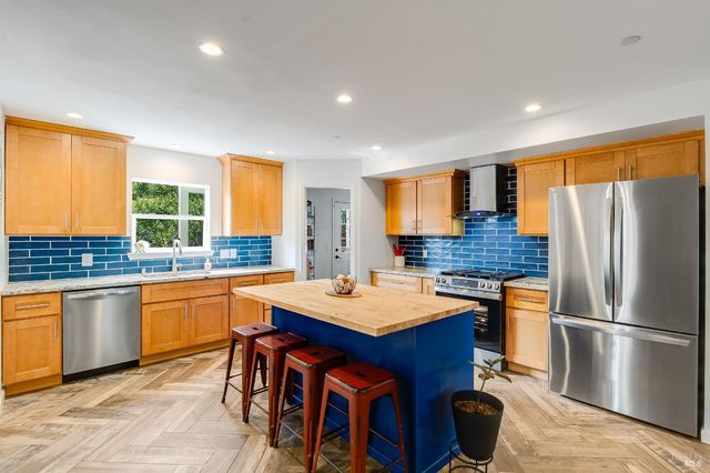 470 E O St, Benicia, CA 94510