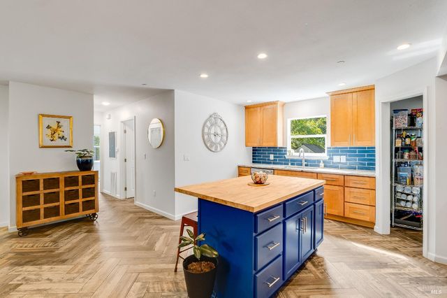 470 E O St, Benicia, CA 94510
