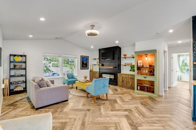 470 E O St, Benicia, CA 94510