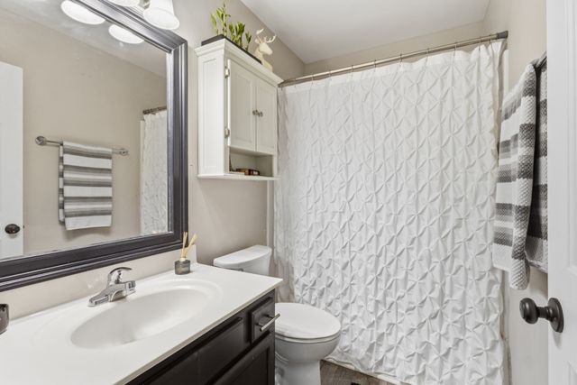 3625 Lake Towne Dr, Antioch, TN 37013