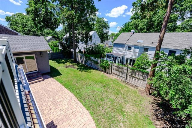 18 Pond Park Road, Great Neck, NY 11023