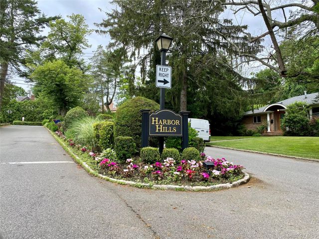 18 Pond Park Road, Great Neck, NY 11023