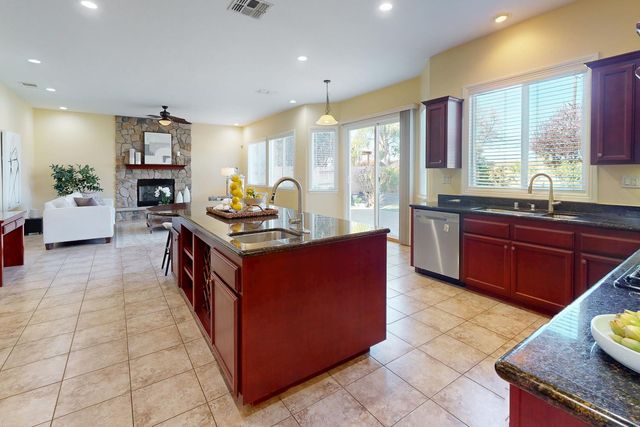 1621 Rio Vista Way, Yuba City, CA 95993