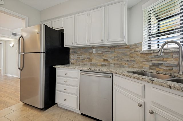 16301 Ledgemont Lane 277, Addison, TX 75001