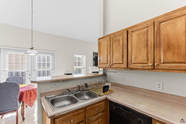 106 Shiloh Ct, Macon, GA 31206