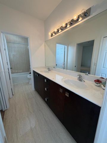 9924 NW 10th Ter, Miami, FL 33172