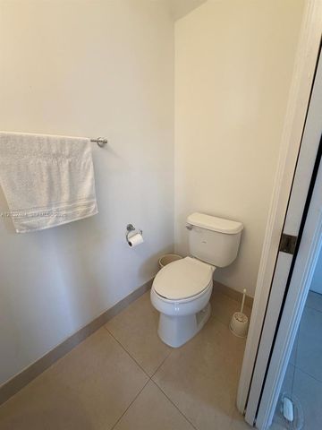9924 NW 10th Ter, Miami, FL 33172