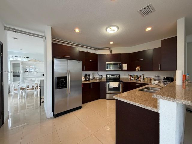 9924 NW 10th Ter, Miami, FL 33172