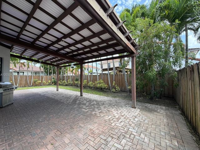 9924 NW 10th Ter, Miami, FL 33172