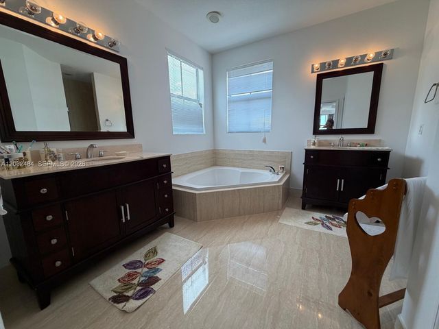 9924 NW 10th Ter, Miami, FL 33172
