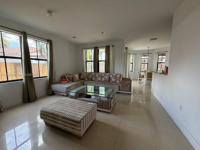 9924 NW 10th Ter, Miami, FL 33172