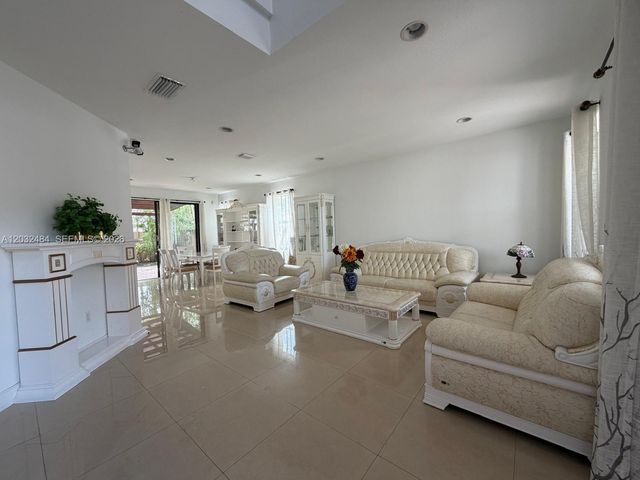 9924 NW 10th Ter, Miami, FL 33172
