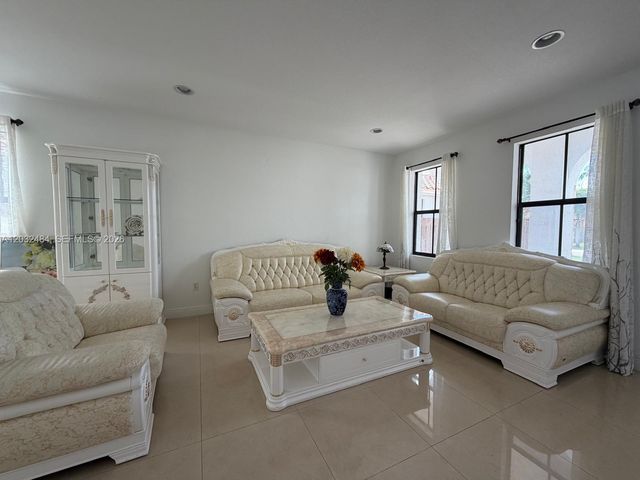 9924 NW 10th Ter, Miami, FL 33172
