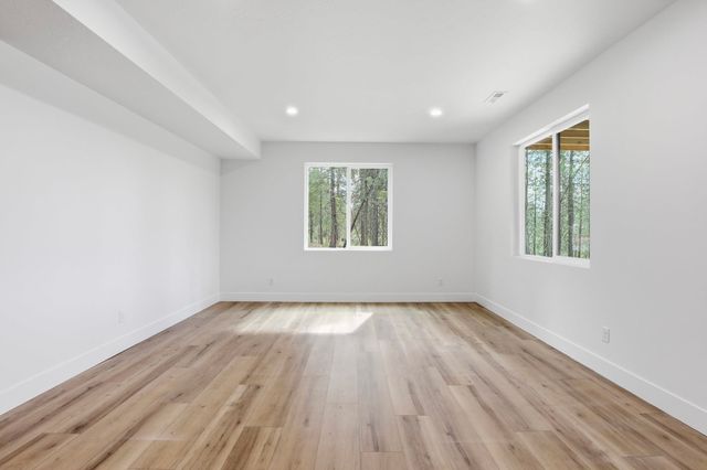 6703 E Elk Chattaroy Rd, Chattaroy, WA 99003