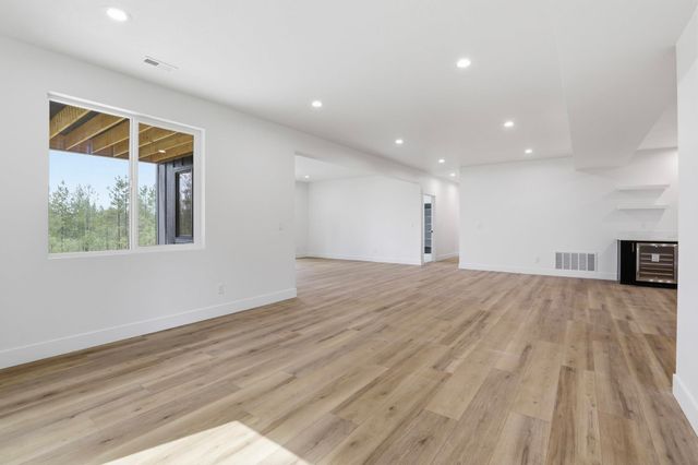 6703 E Elk Chattaroy Rd, Chattaroy, WA 99003