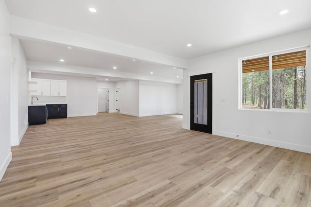 6703 E Elk Chattaroy Rd, Chattaroy, WA 99003