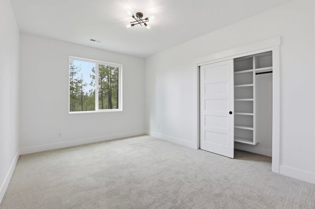 6703 E Elk Chattaroy Rd, Chattaroy, WA 99003