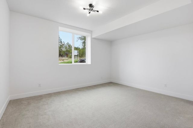 6703 E Elk Chattaroy Rd, Chattaroy, WA 99003