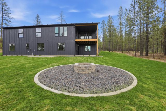 6703 E Elk Chattaroy Rd, Chattaroy, WA 99003