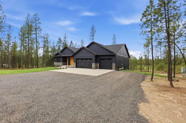 6703 E Elk Chattaroy Rd, Chattaroy, WA 99003