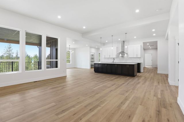 6703 E Elk Chattaroy Rd, Chattaroy, WA 99003