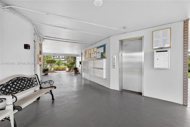 2800 NW 47th Ter 205B, Lauderdale Lakes, FL 33313