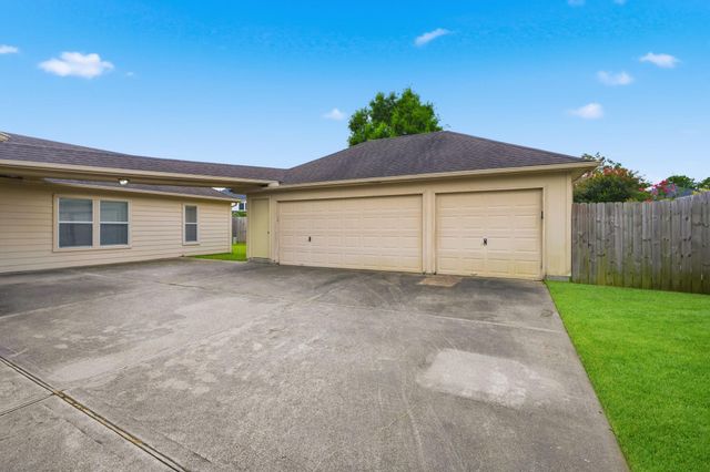 2894 Smokey Lake Lane, Dickinson, TX 77539