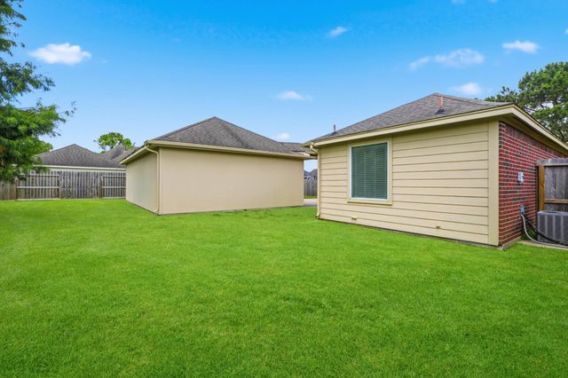 2894 Smokey Lake Lane, Dickinson, TX 77539