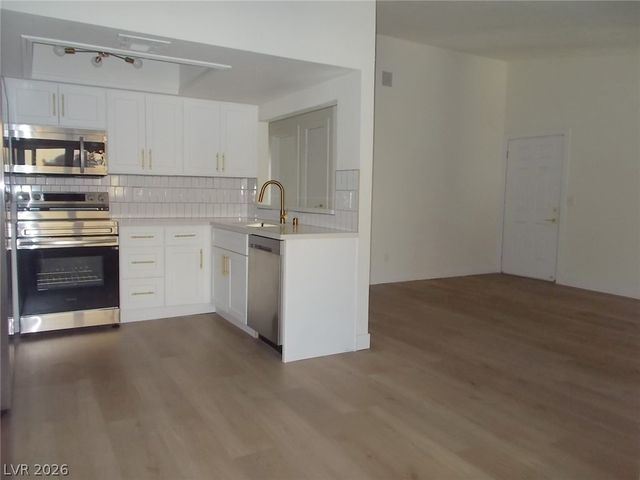 5040 Spencer Street D, Las Vegas, NV 89119