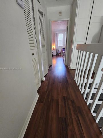 10332 NW 3rd St, Pembroke Pines, FL 33026