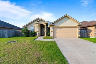 6114 Queen Bess Dr, Corpus Christi, TX 78414