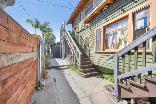 1242 E 7th St, Long Beach, CA 90813