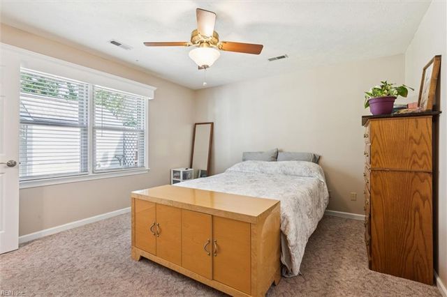 2855 Cypress Crest LN, Hayes, VA 23072